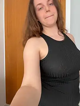 TenderLaGlamor online show from March 1, 2:30 pm