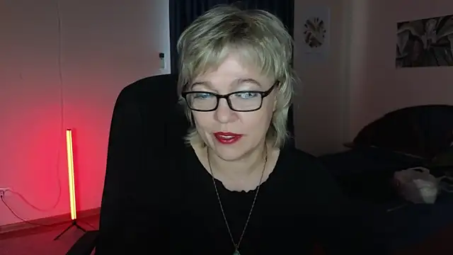 Snapshot of Rosette_Pricky chatting on September 11, 1:00 pm Rosette Pricky online show from September 11, 1:00 pm