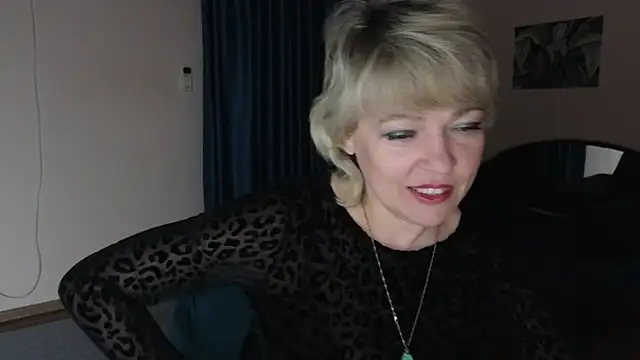 Snapshot of Rosette_Pricky chatting on December 3, 2:15 pm Rosette Pricky online show from December 3, 2:15 pm