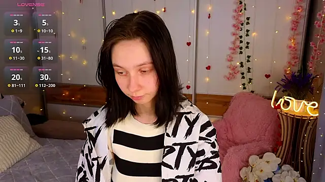 Snapshot of SuzanneHowse chatting on March 14, 4:45 pm SuzanneHowse online show from March 14, 4:45 pm