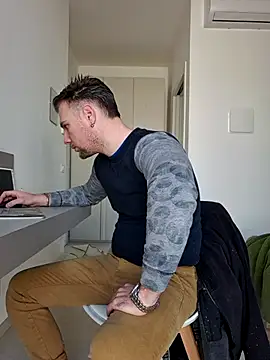 mrlyuis online show from February 24, 12:58 pm