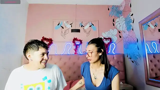 Snapshot of Ethan_N_Abby chatting on September 18, 8:11 pm Ethan N Abby online show from September 18, 8:11 pm