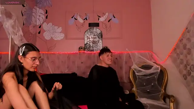 Snapshot of Ethan_N_Abby chatting on October 10, 7:57 pm Ethan N Abby online show from October 10, 7:57 pm