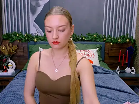 DarcyWilsy online show from December 17, 4:02 pm