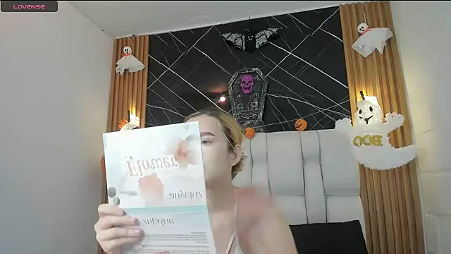 kristal joi dl online show from October 27, 12:42 pm