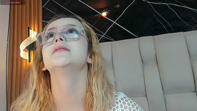 kristal joi dl online show from November 8, 12:16 pm