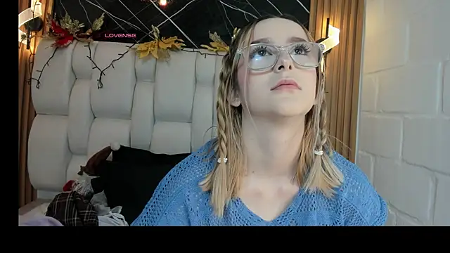 kristal joi dl online show from December 16, 12:54 pm