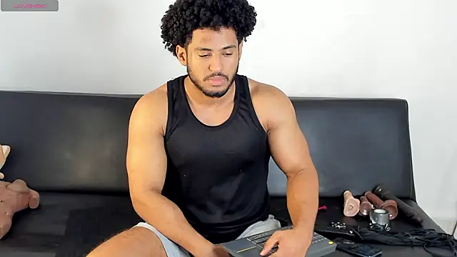 Snapshot of zarek_lux chatting on February 13, 2:57 pm zarek lux online show from February 13, 2:57 pm