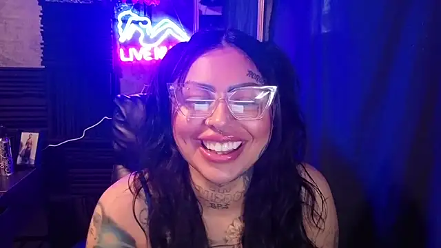 chicanachic13 online show from December 13, 9:53 pm