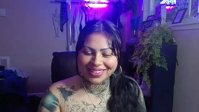 chicanachic13 online show from May 13, 3:26 am