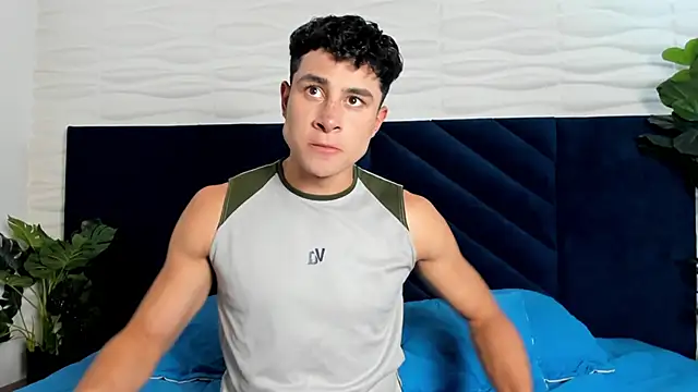 AustinJones  online show from December 3, 7:12 pm