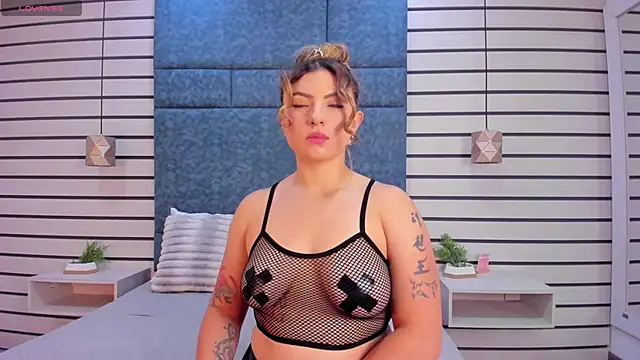 NatyLeone online show from November 5, 9:15 pm