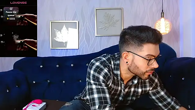 ZarekFox online show from October 25, 1:40 pm