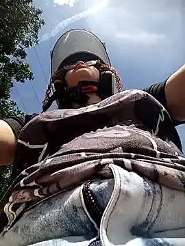 Snapshot of SirenRouge_69 chatting on September 26, 7:18 pm SirenRouge 69 online show from September 26, 7:18 pm