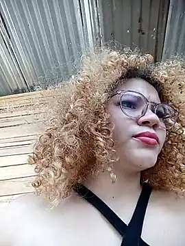 Snapshot of SirenRouge_69 chatting on October 8, 7:00 pm SirenRouge 69 online show from October 8, 7:00 pm