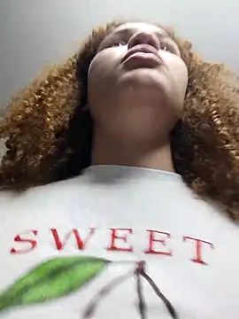 Snapshot of SirenRouge_69 chatting on December 15, 3:11 am SirenRouge 69 online show from December 15, 3:11 am