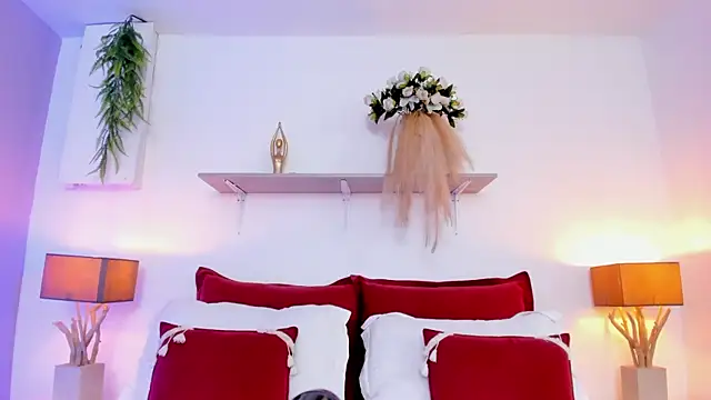 LuciaBenett  online show from October 19, 7:25 pm