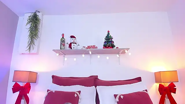 LuciaBenett  online show from December 2, 7:20 pm