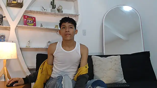 BEAUTY BOYS1 online show from September 12, 7:19 am