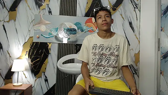 BEAUTY BOYS1 online show from February 17, 7:38 am