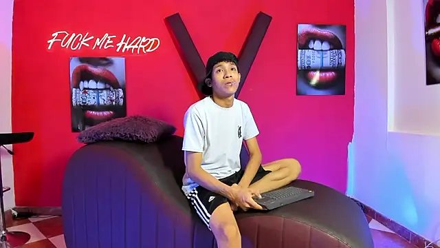 BEAUTY BOYS1 online show from March 9, 7:07 pm