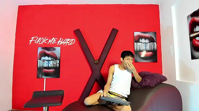 BEAUTY BOYS1 online show from March 11, 7:20 pm