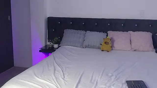 Snapshot of anne_colucci chatting on September 30, 8:19 am anne colucci online show from September 30, 8:19 am