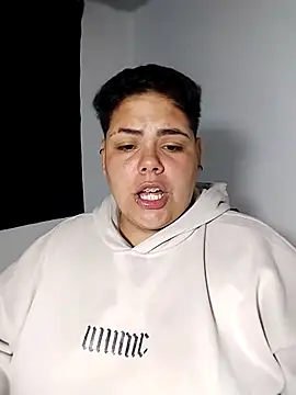 Snapshot of Hailey_Curvy chatting on February 6, 5:01 am Hailey Curvy online show from February 6, 5:01 am