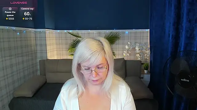 Hella Fabel online show from January 15, 1:10 am