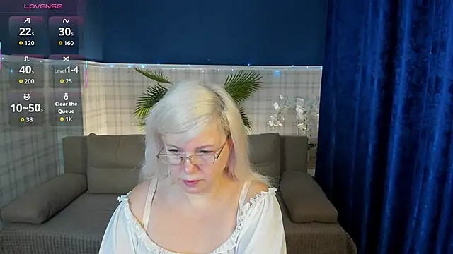 Hella Fabel online show from January 17, 1:10 am