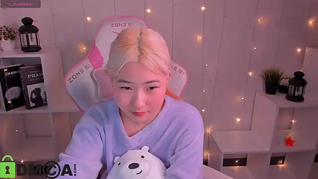 Aisi 18 online show from November 28, 3:53 am