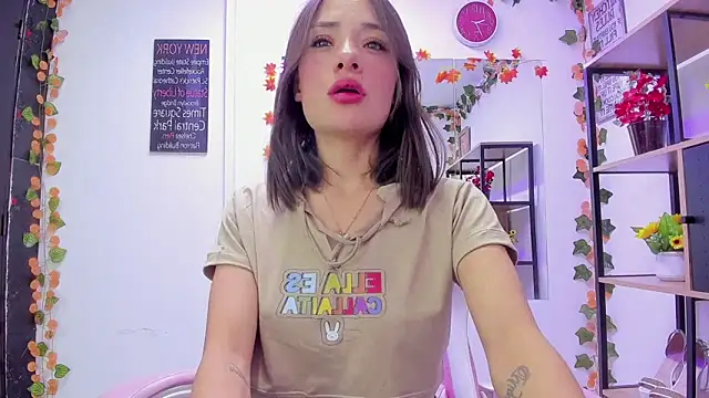 Tammy Thompson  online show from February 11, 2:33 pm