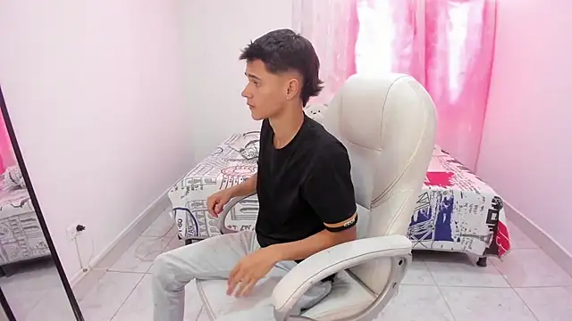 Aron Boyy online show from September 23, 7:50 pm