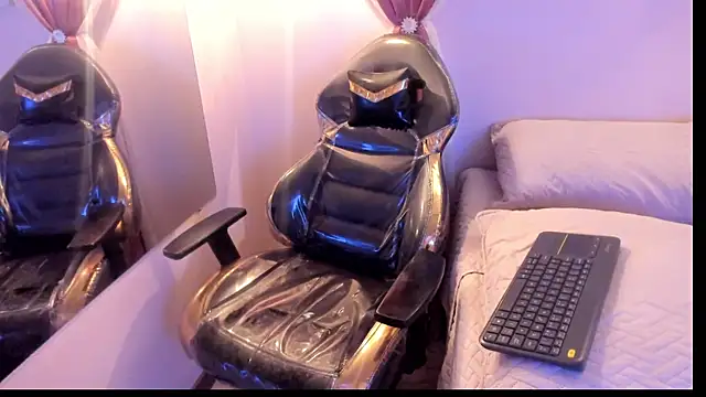 DaliaRahal online show from March 13, 1:07 pm