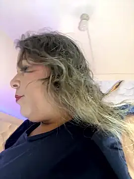 Snapshot of Lucy_Milf_474 chatting on January 9, 12:08 pm Lucy Milf 474 online show from January 9, 12:08 pm