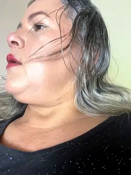 Snapshot of Lucy_Milf_474 chatting on January 13, 11:59 am Lucy Milf 474 online show from January 13, 11:59 am