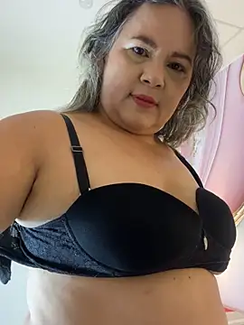 Snapshot of Lucy_Milf_474 chatting on January 14, 11:49 am Lucy Milf 474 online show from January 14, 11:49 am