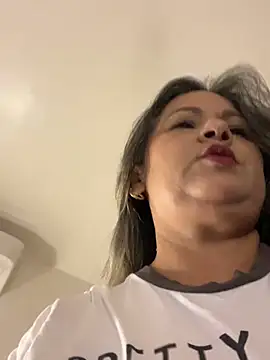 Snapshot of Lucy_Milf_474 chatting on February 4, 12:11 pm Lucy Milf 474 online show from February 4, 12:11 pm