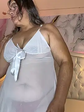 Snapshot of Lucy_Milf_474 chatting on April 18, 12:53 pm Lucy Milf 474 online show from April 18, 12:53 pm