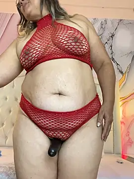 Snapshot of Lucy_Milf_474 chatting on May 23, 12:05 am Lucy Milf 474 online show from May 23, 12:05 am