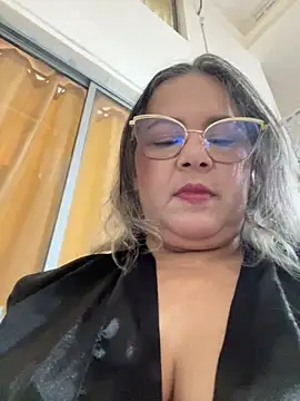 Snapshot of Lucy_Milf_474 chatting on May 30, 11:51 am Lucy Milf 474 online show from May 30, 11:51 am