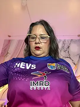 Snapshot of Lucy_Milf_474 chatting on June 1, 11:45 am Lucy Milf 474 online show from June 1, 11:45 am