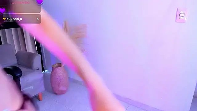 chloegils  online show from November 1, 1:57 pm