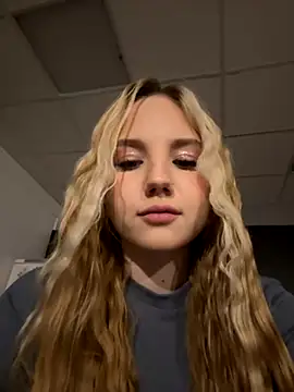 Sky Cutie online show from September 13, 4:45 am