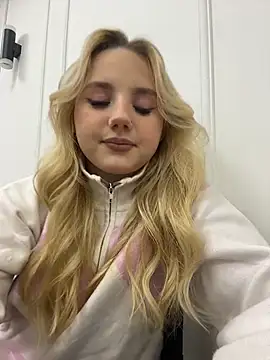 Sky Cutie online show from November 29, 4:48 am