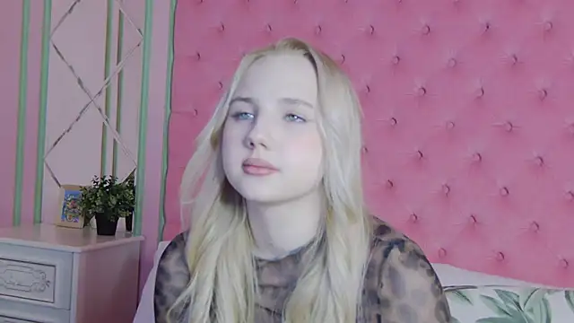 Sky Cutie online show from April 2, 4:43 am