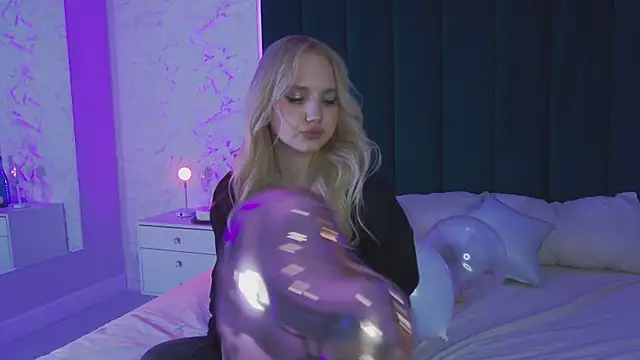 Sky Cutie online show from April 3, 4:21 am