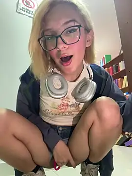 SweetBunnyGF online show from May 29, 1:25 am