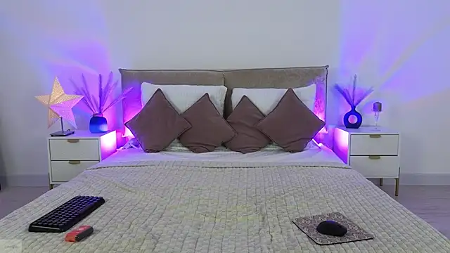 Jules night online show from November 14, 9:57 pm