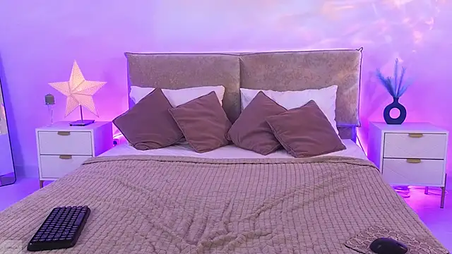 Jules night online show from February 19, 9:11 pm